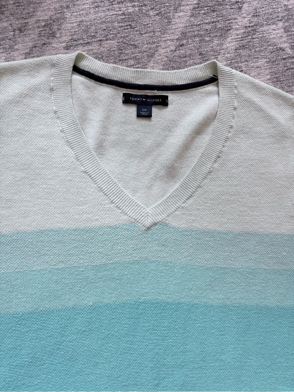 Tommy Hilfiger Women's Gradient Aqua to Teal V-Neck Sweater